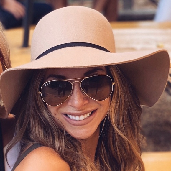 Meet your Posher, Gretchen - Picture 4 of 5